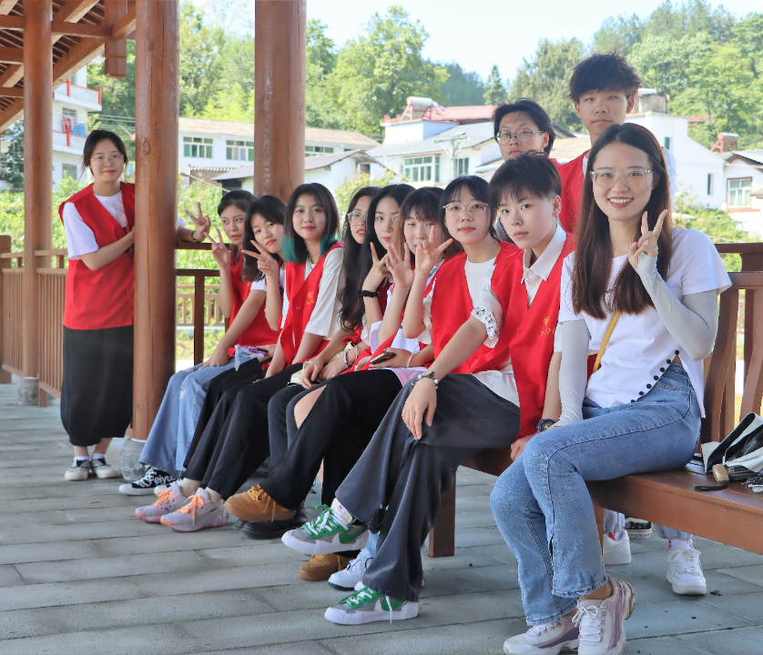 重庆三峡学院美院送美到乡村